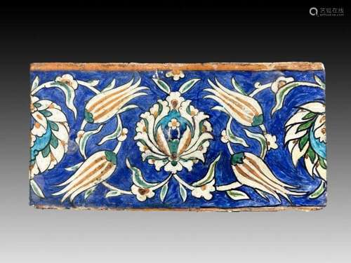 AN IZNIK BORDER POTTERY TILE, 16TH CENTURY, TURKEY