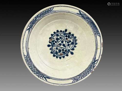 A RARE AND EARLY CANAKKALE DISH OTTOMAN TURKEY, LATE 17TH/EA...