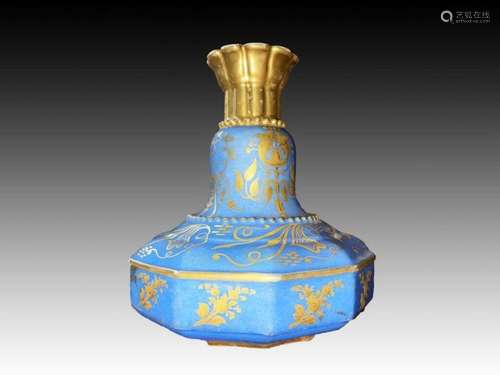 A PORCELAIN BOTTLE MADE FOR THE SULTAN OF TURKEY BY THE IMPE...