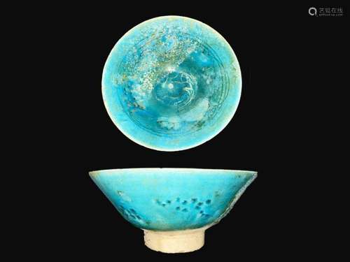 KASHAN TURQUOISE GLAZED BOWL, 12TH CENTURY IRAN