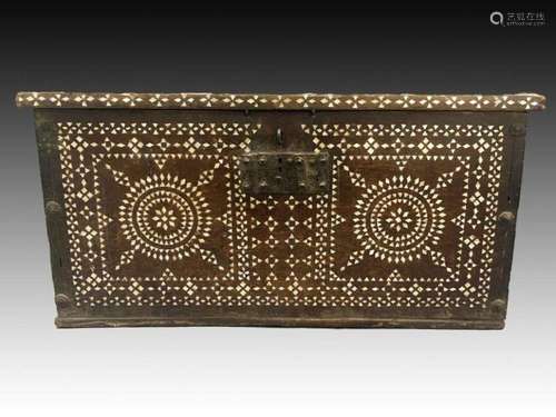 A WOODEN INDO-PORTUGUESE MOTHER OF PEARL BOX, 17TH/18TH CENT...