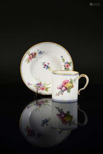 Gobelet litron (2e grandeur) et sa sous-tasse en porcelaine ...