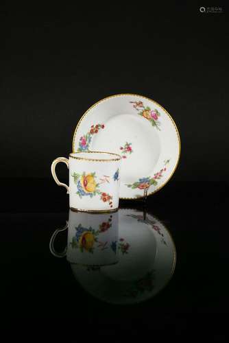 Gobelet litron (3e grandeur) et sa sous-tasse en porcelaine ...