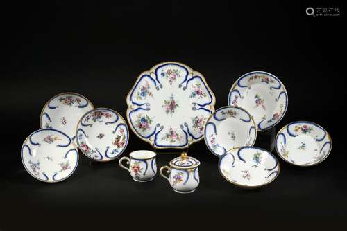 Ensemble de porcelaines de Sèvres du XVIIIe siècle Diverses ...