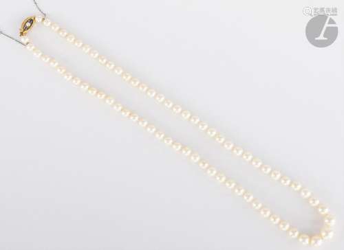 Collier de perles de culture en chute, fermoir en or 18K (75...