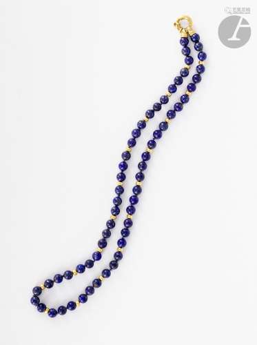 Collier de billes de lapis-lazuli, fermoir en or 18K (750)