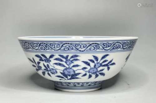 CHINESE PORCELAIN BLUE AND WHITE FRUIT BOWL QING