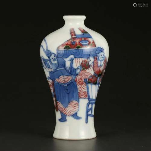 A BLUE AND WHITE 'FIGURES' SNUFF BOTTLE