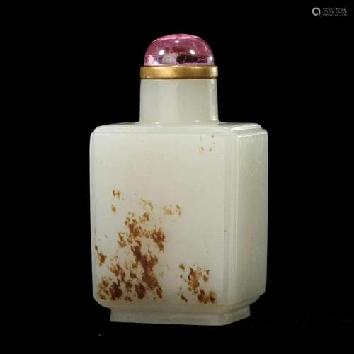 A WHITE JADE SQUARED SNUFF BOTTLE