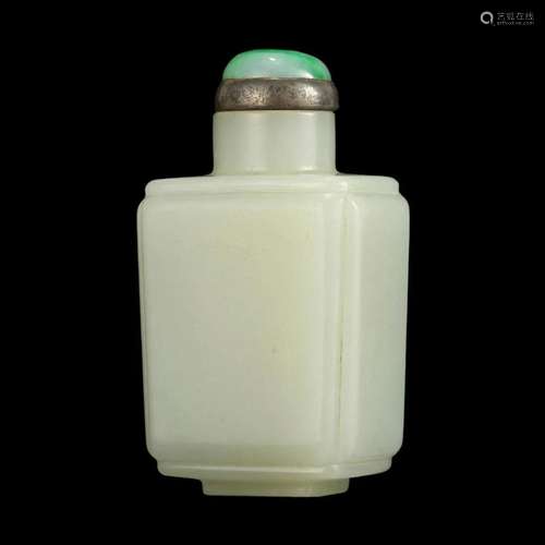 A WHITE JADE SQUARED SNUFF BOTTLE