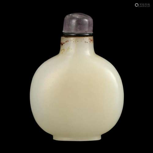 A WHITE JADE SNUFF BOTTLE