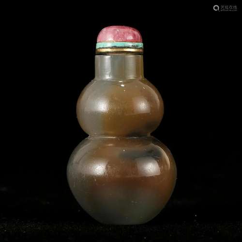 A GLASS SNUFF BOTTLE