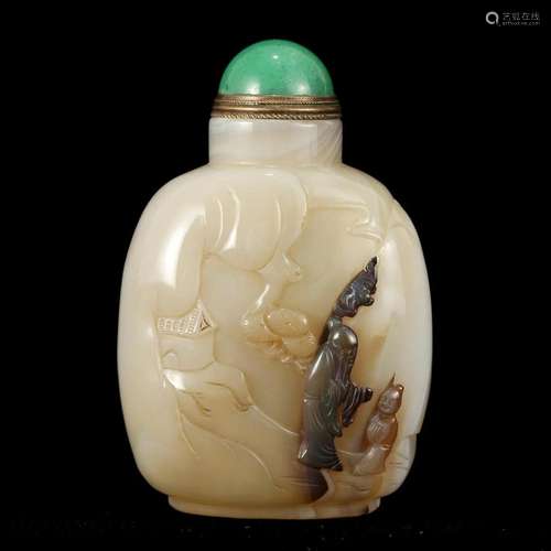 A CARVED AGATE SNUFF BOTTLE