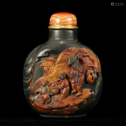 A BLACK AND RUSSET JADE SNUFF BOTTLE