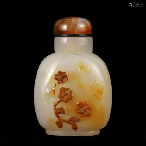 A CARVED AGATE SNUFF BOTTLE