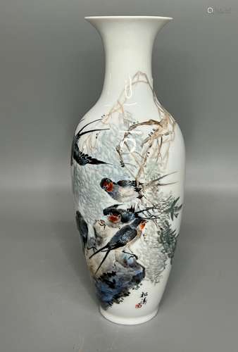 CHINESE FAMILLE ROSE VASE , H 20.5CM