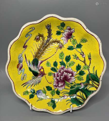 CHINESE YELLOW GROUND WITH FAMILLE ROSE PLATE,D 27CM