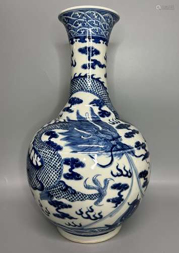 CHINESE BLUE AND WHITE BOTTLE VASE,H 39CM,D 23CM