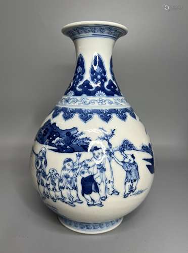 CHINESE BLUE AND WHITE VASE ,H 21.5CM