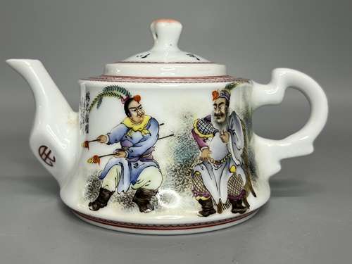 CHINESE FAMILLE ROSE TEA POT,D16 CM H 9.5CM