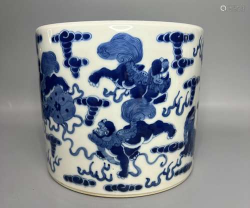 CHINESE BLUE AND WHITE BRUSH POT ,D 17.8CM H 15.5CM