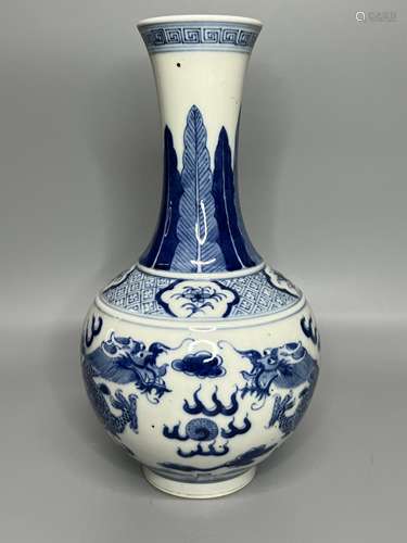 CHINESE BLUE AND WHITE VASE ,H 23CM