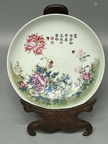 CHINESE FAMILLE ROSE PLATE,  D 15.1 CM