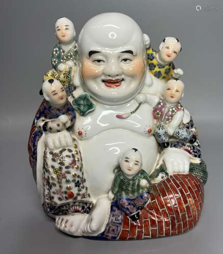 CHINESE FAMILLE ROSE BUDDHA, H 18.5CM