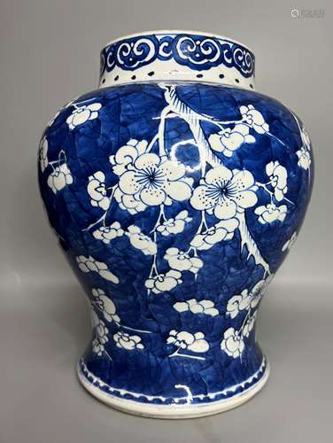 CHINESE BLUE AND WHITE VASE,H 26CM