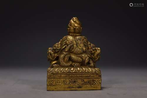 CHINESE BERONZE GILT SEAL 9.5 X 6.8CM 610G