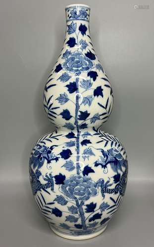 CHINESE BLUE AND WHITE VASE ,H 37CM