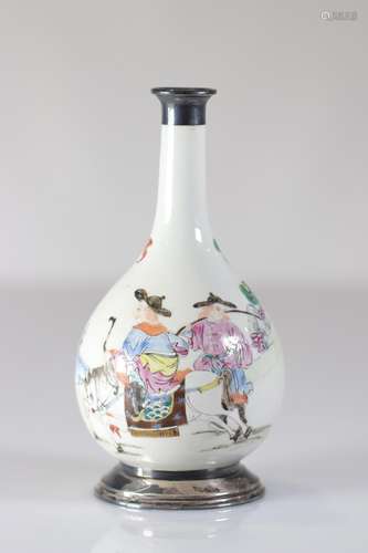 Famille rose porcelain vase decorated with a rider "foo...