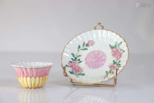 Bowl and under bowl in porcelain in the shape of a lotus 18t...