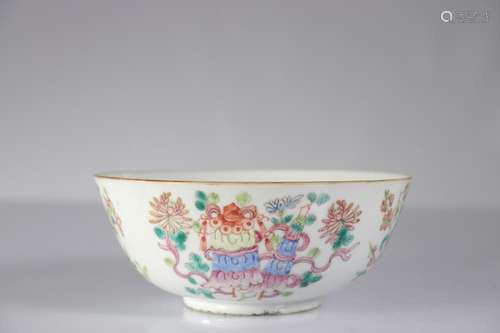 China family rose porcelain bowl decorated with flowers 19th