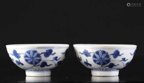 China Pair of blanc bleu bowls yongzhend mark and period