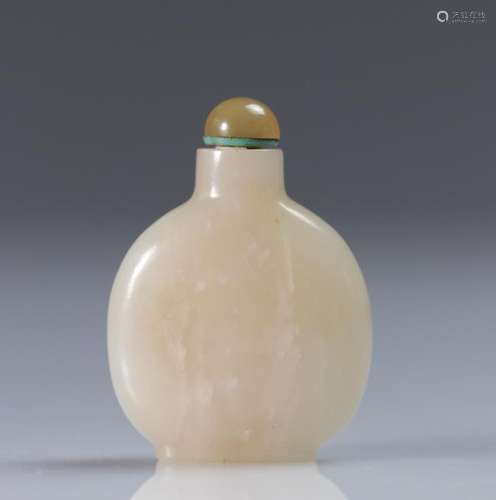 China 18th century jade snuffbox