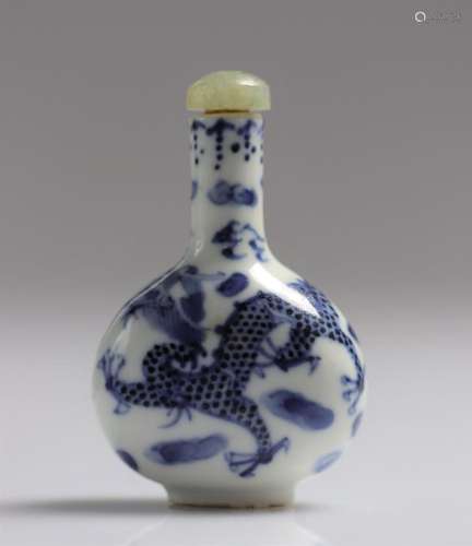 China blanc bleu porcelain snuff bottle marks under the piec...