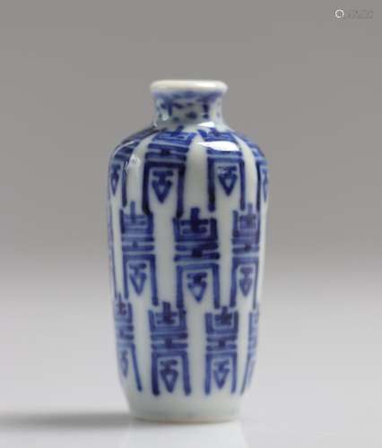 China blanc bleu snuff bottle decorated with characters XIX