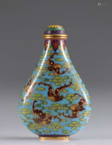 China Cloisonne snuff bottle decorated with Qing period bats