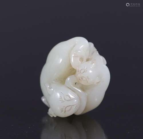 China Qing period "twin cats" white jade pendant