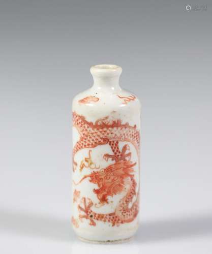 China porcelain snuff bottle decorated with dragon