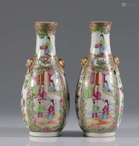 China pair of Canton porcelain vases