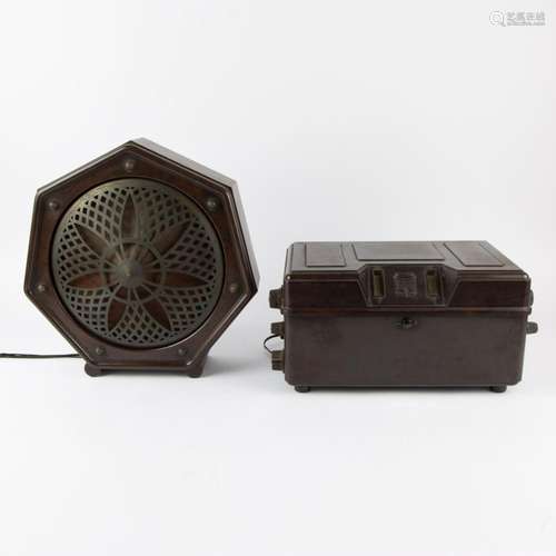 Philips radio (type 2531 from 1930-31) and loudspeaker (orig...