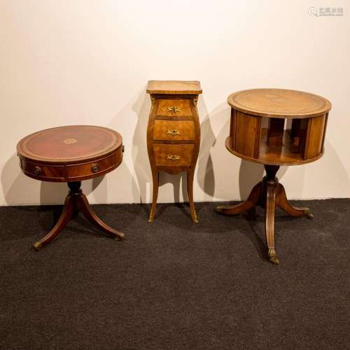 Lot of 2 English side tables and one side cabinet, style Lou...