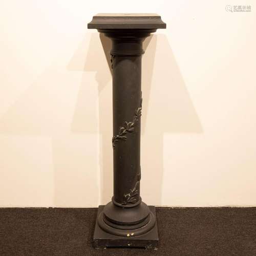 Black colored wooden column with garlands