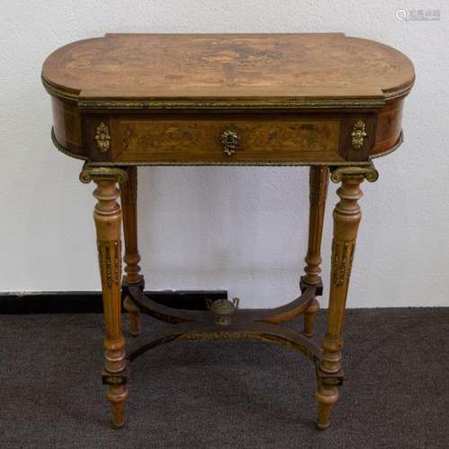 Louis XV dressing table with marquetry and bronze fittings