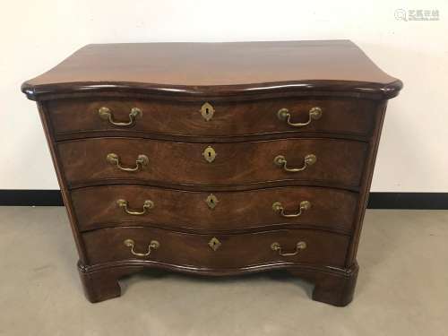 A 19th century mahogany Serpentine fronted chest of drawers,...