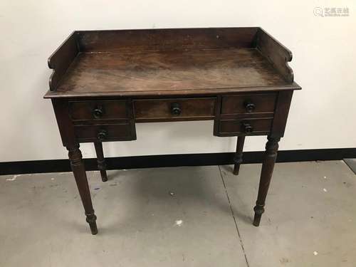 A Victorian mahogany wash stand