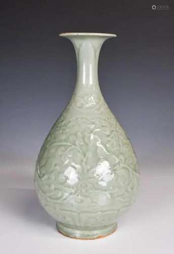 A Longquan Yuhuchun Vase Ming