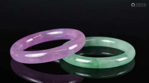 A Pair of Jadeite bracelets